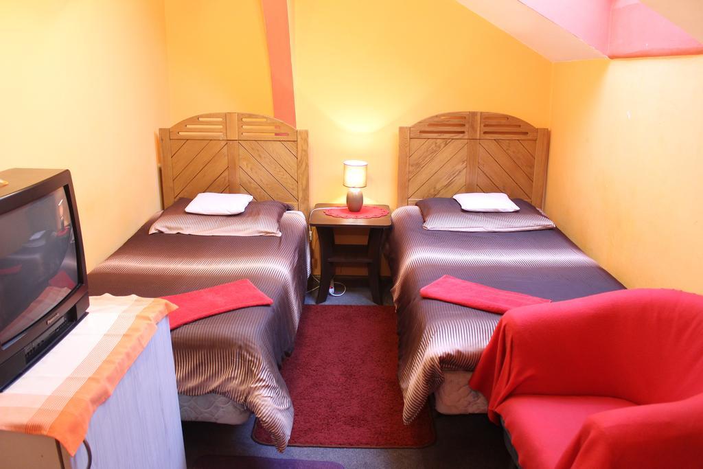 Pokoje Na Chmielnej 2 Hostel Warsaw Bilik gambar