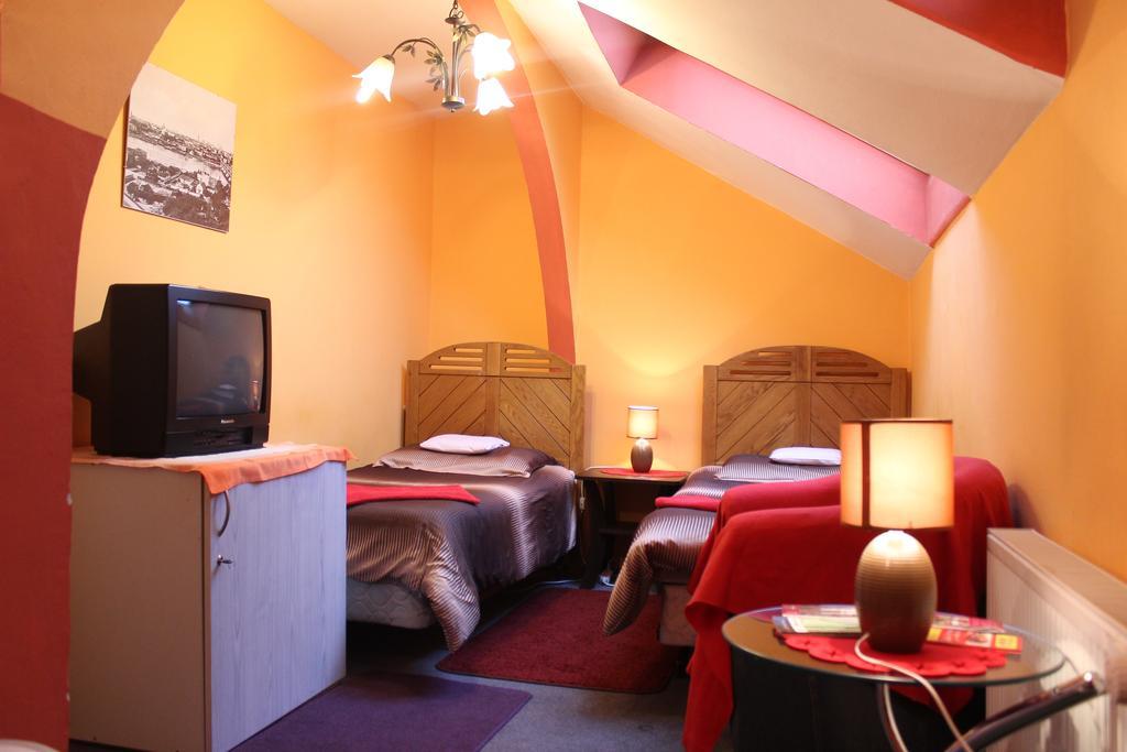 Pokoje Na Chmielnej 2 Hostel Warsaw Bilik gambar