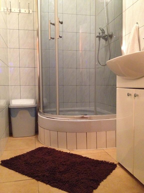 Pokoje Na Chmielnej 2 Hostel Warsaw Luaran gambar