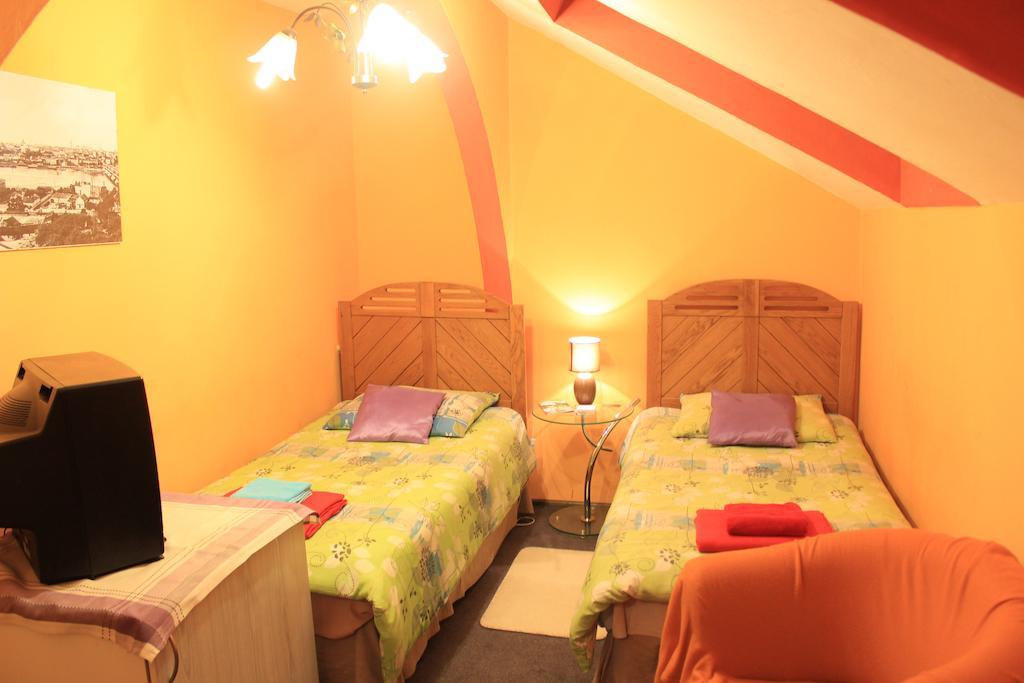 Pokoje Na Chmielnej 2 Hostel Warsaw Bilik gambar