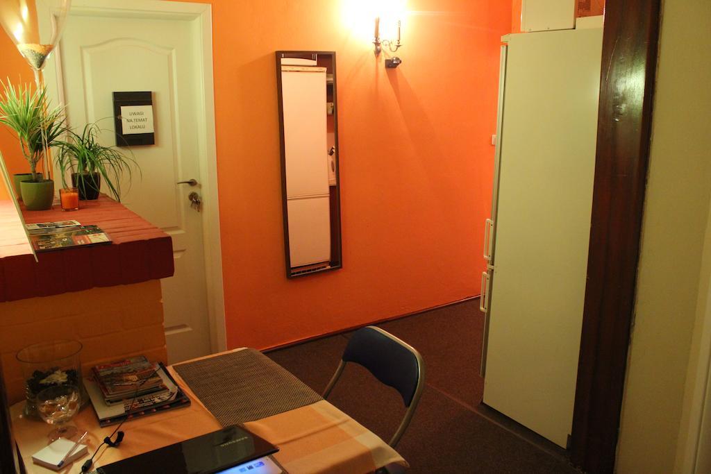 Pokoje Na Chmielnej 2 Hostel Warsaw Luaran gambar